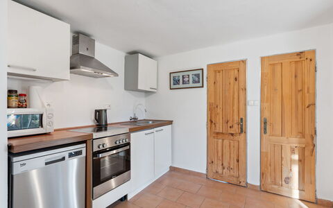 Fish & Boat: Møbel, Træ, Gulvbelægning, Indretning, Cabinetry, Køkken, Loft, Etage, Countertop, Værelse