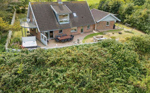 Dzavid - 50M from the Sea: Lejlighed, Ejerlejlighed, Estate, Altan, Villa, Hotel