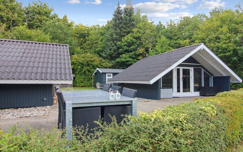 Helke - 30Km from the Sea: Sommerhus, Backyard, Gård, Garden Bygninger, Skur, Sidespor, Udendørs Møbler, Bjælkehytte, Udendørs Struktur, Hytte