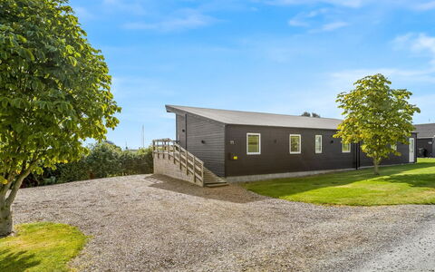 Fin - 150M from the Sea: Tag, Hus, Hjem, Sommerhus, Sidespor, Estate, Indkørsel, Garden Bygninger, Gård, Skur