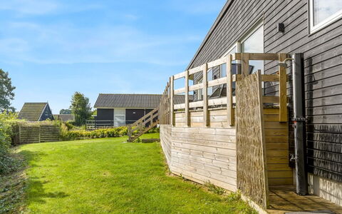 Fin - 150M from the Sea: Tag, Hus, Hjem, Sommerhus, Sidespor, Estate, Indkørsel, Garden Bygninger, Gård, Skur