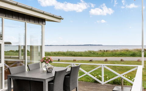 Teodosija - 20M from the Sea: Tag, Hus, Hjem, Sommerhus, Dør, Sidespor, Dæk, Veranda, Planke, Hårdttræ