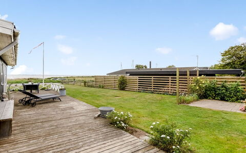 Teodosija - 20M from the Sea: Tag, Hus, Hjem, Sommerhus, Dør, Sidespor, Dæk, Veranda, Planke, Hårdttræ