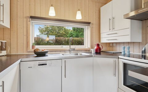 Hawarth - 275M from the Sea: Køkken Apparat, Køkken, Træ, Countertop, Gulvbelægning, Større Bandage, Indretning, Husholdningsapparat, Loft, Etage