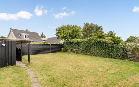 Gudmund - 50M from the Sea: Tag, Hus, Hjem, Sommerhus, Sidespor, Estate, Indkørsel, Garden Bygninger, Gård, Skur