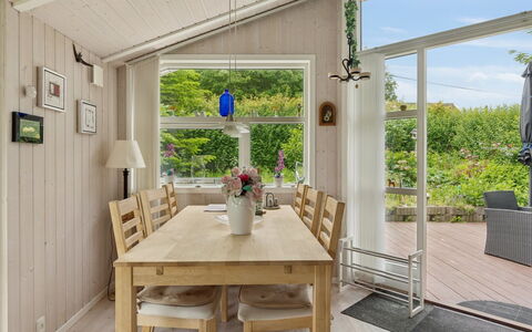 Rikhard - 175M to the Fjord: Gulvbelægning, Møbel, Træ, Indretning, Etage, Loft, Trægulve, Køkken & Spisebord, Spisestue, Værelse