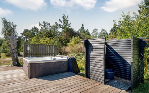 Milda - 100M from the Sea: Hus, Tag, Hjem, Sommerhus, Busk, Bunddække, Estate, Stuehus, Sidespor, Garden Bygninger
