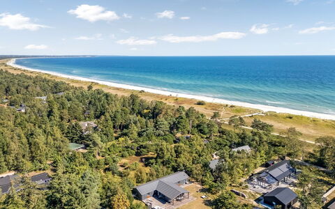 Milda - 100M from the Sea: Hus, Tag, Hjem, Sommerhus, Busk, Bunddække, Estate, Stuehus, Sidespor, Garden Bygninger