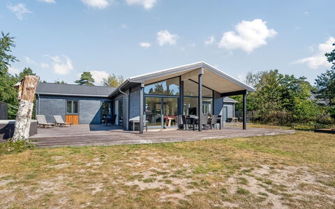 Milda - 100M from the Sea: Hus, Tag, Hjem, Sommerhus, Busk, Bunddække, Estate, Stuehus, Sidespor, Garden Bygninger