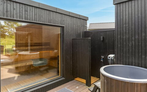 Artur - 800M from the Sea: Sanitærarmatur, Kompositmateriale, Hårdttræ, Vvs, Design, Badekar, Flise, Bejdse, Badeværelse, Jacuzzi