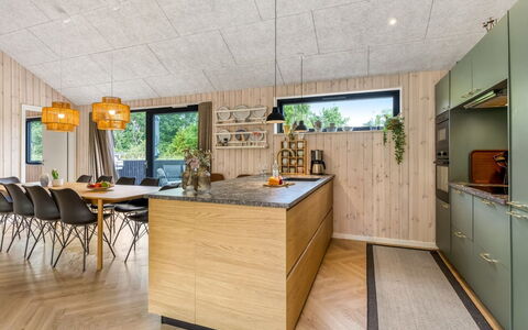 Artur - 800M from the Sea: Træ, Gulvbelægning, Indretning, Etage, Møbel, Køkken, Countertop, Loft, Trægulve, Køkken & Spisebord