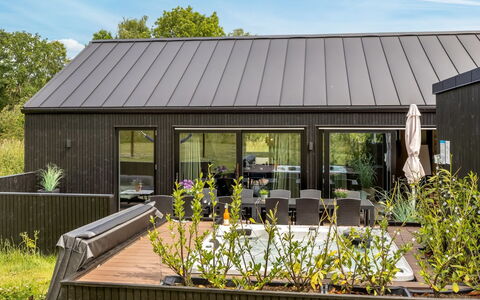 Artur - 800M from the Sea: Tag, Hjem, Sommerhus, Have, Sidespor, Garden Bygninger, Landscaping, Skygge, Gård, Estate
