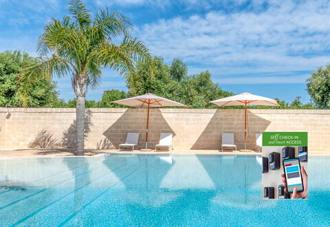 Masseria Lamagrotte: Svømmepøl, Kompositmateriale, Udvej, Fritid, Udendørs Møbler, Skygge, Fritidscenter, Paraply, Eco Hotel, Hotel