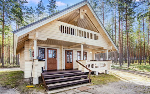 Kummeli: Udendørs Møbler, Busk, Hus, Udendørs Bord, Møbel, Hjem, Have, Lawn, Backyard, Estate
