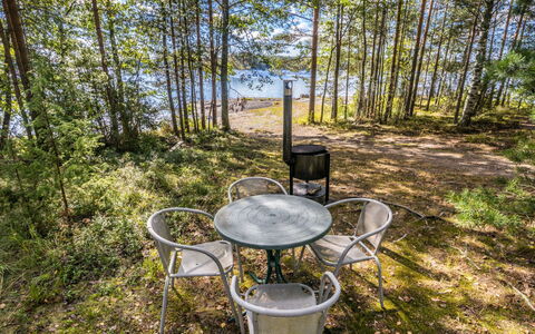Riihiranta: Udendørs Bord, Udendørs Møbler, Woodland, Stol, Cykel, Backyard, State Park