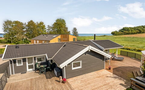Eisa - 75M from the Sea: Tag, Tækning, Sommerhus, Hus, Landsby, Stuehus, Hytte, Estate, Indkørsel