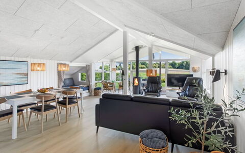 Eisa - 75M from the Sea: Træ, Loft, Hårdttræ, Planke, Trægulve, Stol, Tømmer, Stue, Dæk