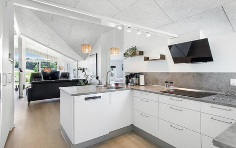 Eisa - 75M from the Sea: Køkken, Indretning, Gulvbelægning, Loft, Countertop, Lysarmatur, Etage, Møbel, Større Bandage, Køkken Apparat