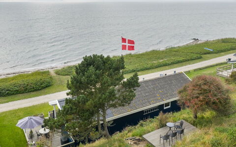 Gertje - 20M from the Sea: Blå, Busk, Sommerhus, Bunddække, Have, Estate, Skygge, Landscaping, Stuehus, Eco Hotel
