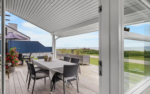 Gertje - 20M from the Sea: Blå, Busk, Sommerhus, Bunddække, Have, Estate, Skygge, Landscaping, Stuehus, Eco Hotel