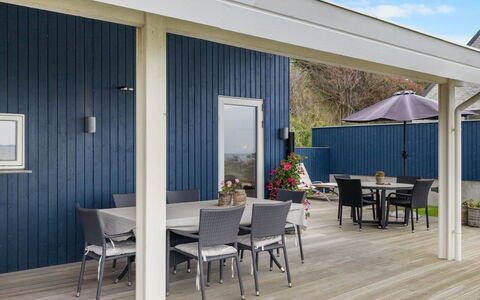 Gertje - 20M from the Sea: Blå, Busk, Sommerhus, Bunddække, Have, Estate, Skygge, Landscaping, Stuehus, Eco Hotel