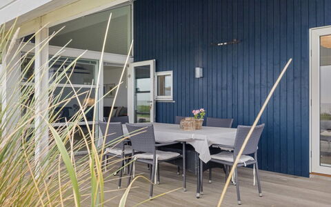 Gertje - 20M from the Sea: Blå, Busk, Sommerhus, Bunddække, Have, Estate, Skygge, Landscaping, Stuehus, Eco Hotel