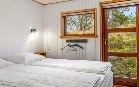 Anneka - 750M from the Sea: Indretning, Træ, Loft, Gulvbelægning, Etage, Soveværelse, Værelse, Seng, Bed Frame, Hårdttræ