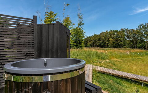 Berta - 2Km from the Sea: Hårdttræ, Dæk, Have, Gård, Bejdse, Design, Backyard, Planke, Eco Hotel