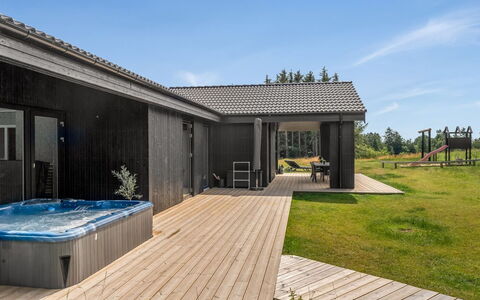 Berta - 2Km from the Sea: Tag, Hus, Hjem, Sommerhus, Sidespor, Kompositmateriale, Estate, Garden Bygninger, Svømmepøl, Dæk