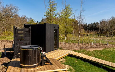 Berta - 2Km from the Sea: Træ, Have, Hårdttræ, Bejdse, Garden Bygninger, Design, Skur, Backyard, Gård, Dæk