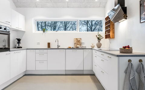 Berta - 2Km from the Sea: Køkken, Countertop, Gulvbelægning, Køkken Apparat, Indretning, Cabinetry, Større Bandage, Etage, Husholdningsapparat, Loft