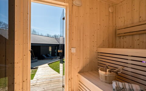 Berta - 2Km from the Sea: Træ, Hårdttræ, Skygge, Planke, Bejdse, Design, Dagslys, Svømmepøl, Dæk, Trægulve