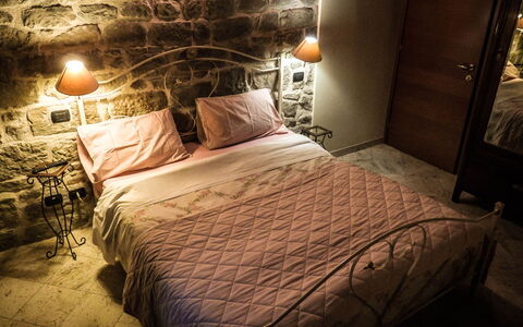 Agriturismo Arcera Apartments: Soveværelse, Indretning, Møbel, Seng, Sengetøj, Sengetøj, Belysning, Etage, Bed Frame, Gulvbelægning