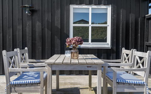 Alde - 150M from the Sea: Tag, Hus, Hjem, Sommerhus, Sidespor, Indkørsel, Skur, Estate, Garden Bygninger, Skygge