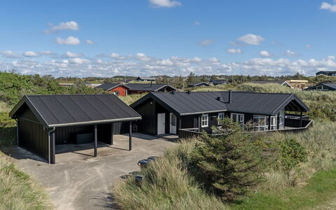 Alde - 150M from the Sea: Blå, Busk, Sommerhus, Bunddække, Have, Estate, Skygge, Landscaping, Stuehus, Eco Hotel