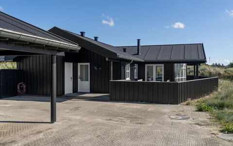 Alde - 150M from the Sea: Blå, Busk, Sommerhus, Bunddække, Have, Estate, Skygge, Landscaping, Stuehus, Eco Hotel