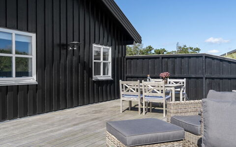 Alde - 150M from the Sea: Blå, Busk, Sommerhus, Bunddække, Have, Estate, Skygge, Landscaping, Stuehus, Eco Hotel