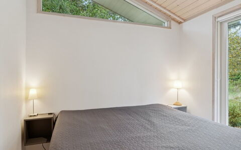 Angelika - 1.3Km from the Sea: Indretning, Soveværelse, Loft, Træ, Seng, Etage, Gulvbelægning, Hjem, Møbel, Værelse