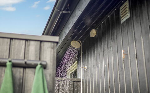 Hubertina - 75M from the Sea: Tag, Hus, Hjem, Sommerhus, Dør, Sidespor, Dæk, Veranda, Planke, Hårdttræ