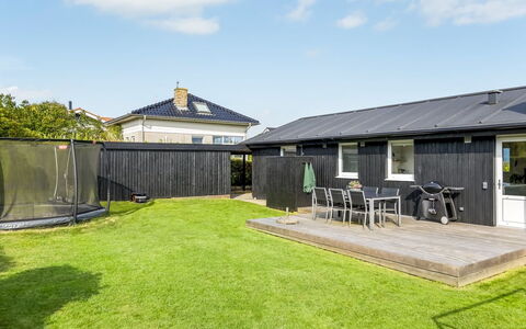 Hubertina - 75M from the Sea: Tag, Hus, Hjem, Sommerhus, Dør, Sidespor, Dæk, Veranda, Planke, Hårdttræ