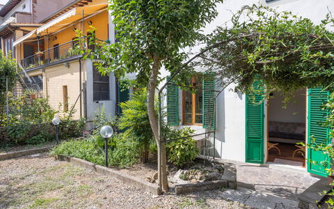 Casa Olivia With Garden And Wifi: Grøn, Væg, Busk, Hjem, Dør, Skygge, Stueplante, Blomsterkrukke, Altan