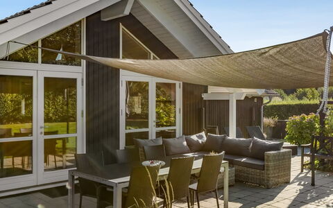 Gret - 700M from the Sea: Træ, Udendørs Møbler, Møbel, Skygge, Stol, Loft, Gårdhave, Markise, Veranda, Hårdttræ