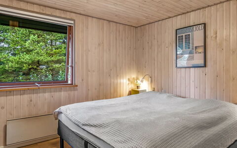 Tole - 2Km from the Sea: Gulvbelægning, Indretning, Træ, Soveværelse, Etage, Seng, Loft, Sengetøj, Værelse, Sengetøj