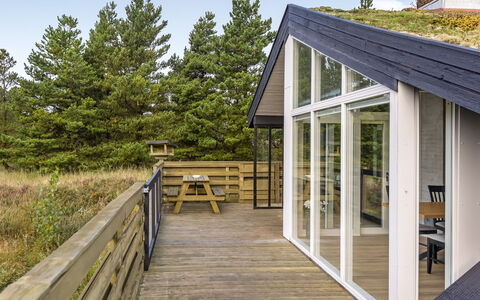 Tole - 2Km from the Sea: Træ, Hjem, Veranda, Hårdttræ, Planke, Dør, Sommerhus, Dæk, Sidespor, Bejdse