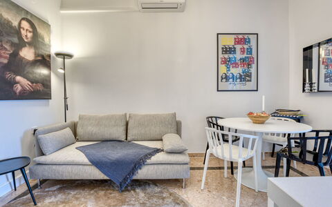 Design Jamar: Møbel, Indretning, Gulvbelægning, Etage, Couch, Væg, Værelse, Stue, Træ, Bord