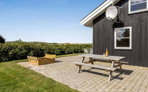 Aiana - 300M from the Sea: Træ, Hjem, Hus, Sommerhus, Land Lot, Tag, Dør, Veranda, Sidespor, Hårdttræ
