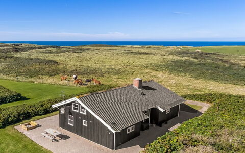 Aiana - 300M from the Sea: Hus, Tag, Hjem, Sommerhus, Busk, Bunddække, Estate, Stuehus, Sidespor, Garden Bygninger