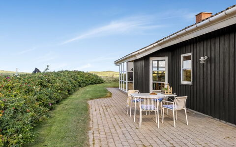 Aiana - 300M from the Sea: Hus, Tag, Hjem, Sommerhus, Busk, Bunddække, Estate, Stuehus, Sidespor, Garden Bygninger