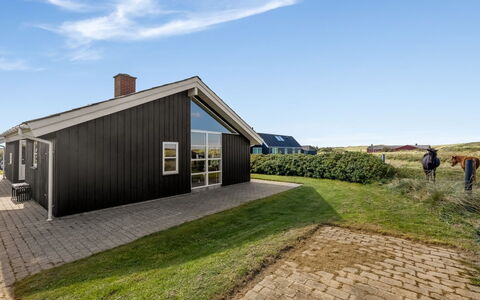 Aiana - 300M from the Sea: Hus, Tag, Hjem, Sommerhus, Busk, Bunddække, Estate, Stuehus, Sidespor, Garden Bygninger