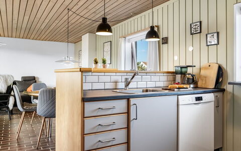 Enwald - 700M from the Sea: Køkken, Køkken Apparat, Træ, Møbel, Indretning, Countertop, Gulvbelægning, Husholdningsapparat, Belysning, Cabinetry